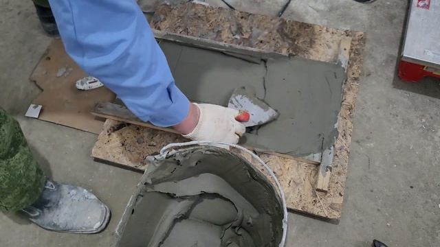 наносим клей на керамическую плитку смотреть онлайн