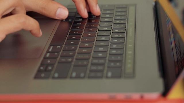 Macbook Pro Touchbar: NGGAK USAH DIBELI! смотреть онлайн
