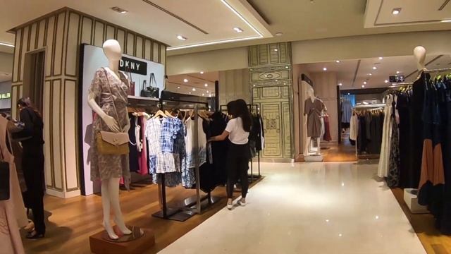 The famous Galeries Lafayette at Pacific Place Mall, Jakarta смотреть онлайн