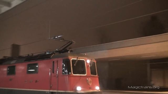 Züge unter Strom, Bügelfeuer à la carte, Pantograph sparks,vereisste Oberleitung - Zug смотреть онлайн