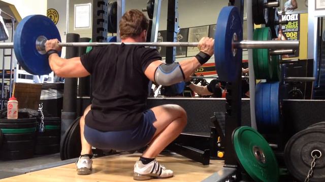 Sott's press 60kgx6 at Gold's Gym Venice. смотреть онлайн