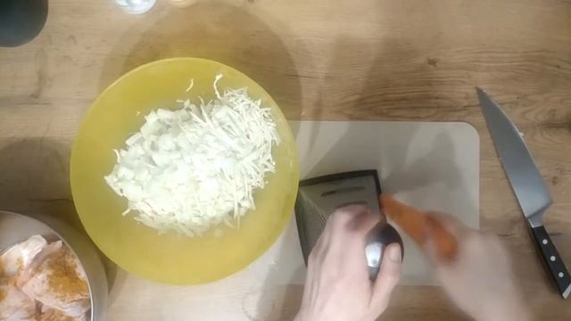 По-деревенски. Куриные бёдрышки в рукаве на капустной подушке. смотреть онлайн