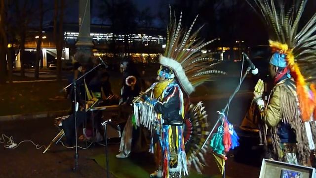 Эквадорцы: Diego, Kury & Jhordan -- "Tayta huamani"(танцы,песня), 28.10.2017, Moscow, P1080733 смотреть онлайн