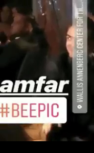 Cute adorable rob clapping his hand on his thigh RobertPattinson смотреть онлайн