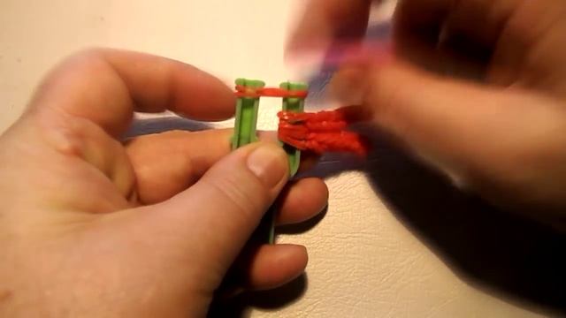 Плетение из резинок цифры 4 на рогатке смотреть онлайн