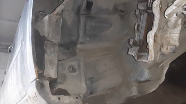 Где находится ЭБУ ( блок управления двигателем) на Мерседес ML w164 смотреть онлайн