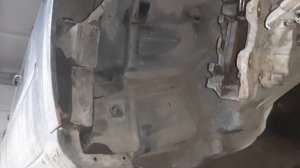 Где находится ЭБУ ( блок управления двигателем) на Мерседес ML w164