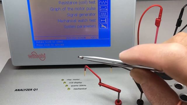 Проверка часовой батарейки после замыкания / установка батарейки в часы смотреть онлайн