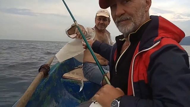 Рыбалка в Абхазии на море.Гагра.Встреча с дельфинами смотреть онлайн
