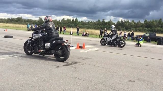Yamaha V Max vs CBR1000RR drag смотреть онлайн