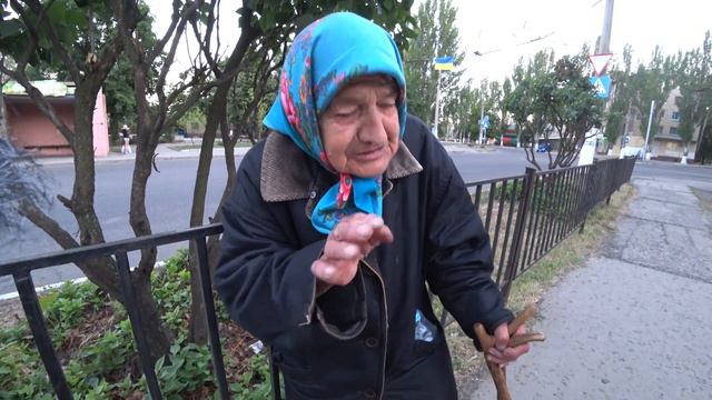 Бабушка ДОЛГОЖИТЕЛЬ | Как надо помогать ПЕНСИОНЕРАМ СТАРИКАМ смотреть онлайн