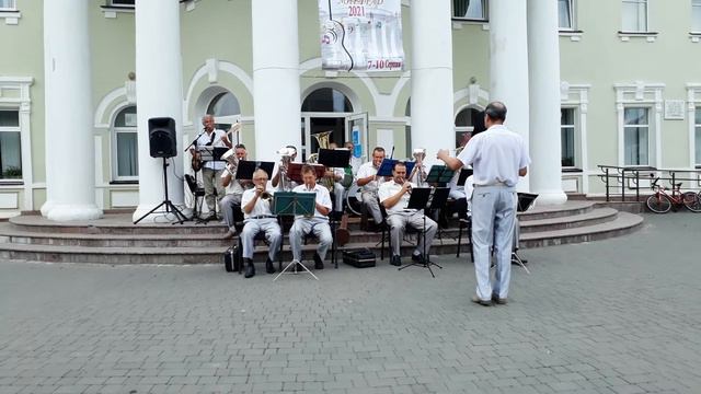 Троянди на пероні Оркестр Миргород соліст М. Терещенко 2021 смотреть онлайн