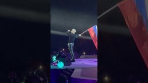 SHAMAN и 40.000 выпускников спели «Я русский» в Парке Горького
