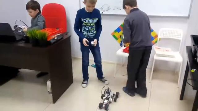 Ребята сегодня на уроке робототехники провели время увлечённо и познавательно! смотреть онлайн