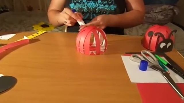 Мастер-класс. Аппликация "Объёмная божья коровка" смотреть онлайн