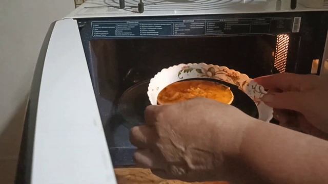 В микроволновке лопнула тарелка. смотреть онлайн