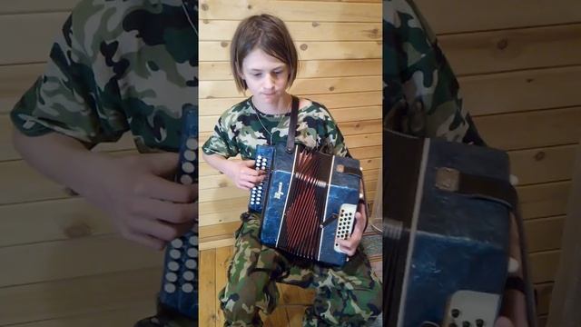 Вальс "Под небом Парижа" гармонь смотреть онлайн