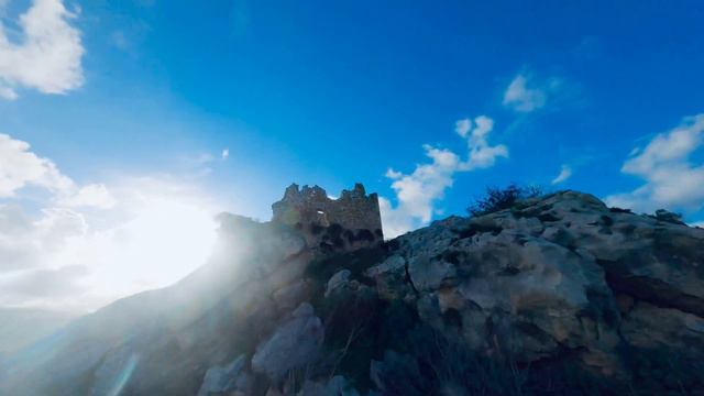 In volo sulla sicilia - fpv - 76 Castello di Mongialino смотреть онлайн