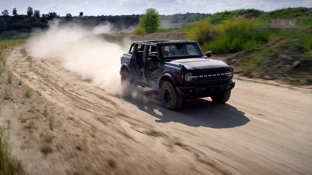 2021 Ford Bronco First Drive Review: Off-Road Monster, On-Road Charmer смотреть онлайн