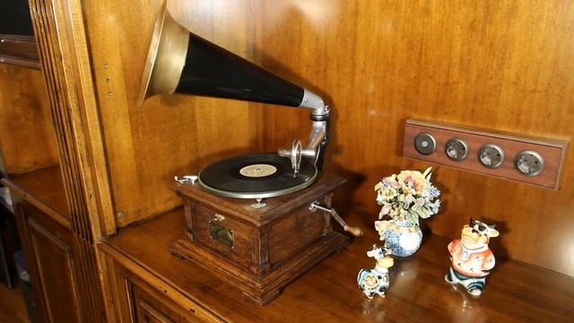 С Новым Годом!!! Играет старинный граммофон Victor II (США). Редкие фонографы смотреть онлайн