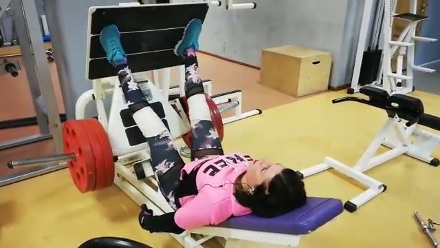 Жим ногами 8 подходов 150кг на 25 повторений смотреть онлайн
