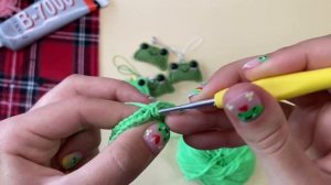 Вязаная лягушка крючком | Мастер-класс брелок милая жаба крючком за 20 минут
