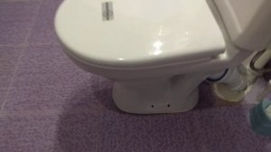 Как установить унитаз на плитку без болтов и сверления с помощью герметика своими руками!!!