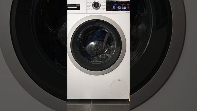 Bosch Série 8 - Cycle Coton - 60°C - Spin 1600 rpm - Brown water ? смотреть онлайн