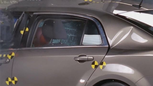 IIHS Chevrolet Malibu Trailer Underride Crash Test смотреть онлайн