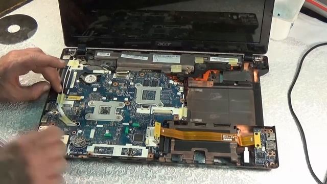 Как разобрать и почистить ACER Aspire 5750 смотреть онлайн