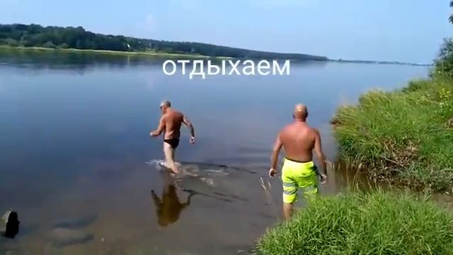 Мужики работают на стройке. Моя работа.