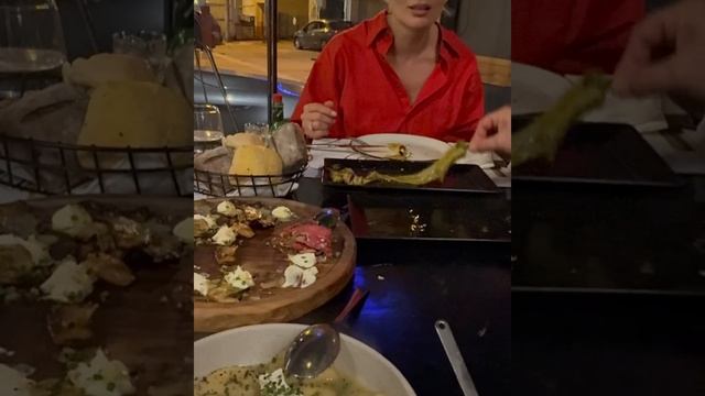 Пробуем уличную и ресторанную еду. Влог из Греции смотреть онлайн