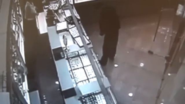 Курск. Подозреваемый в ограблении ювелирных салонов отрицает свою вину смотреть онлайн