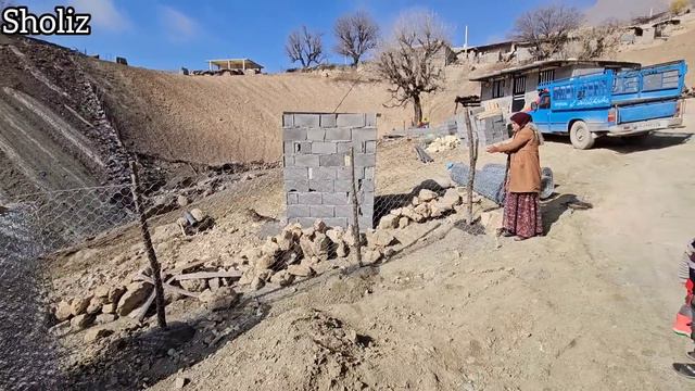 A Nomadic Family's Day: Savoring Lunch Together & Building Their Hut