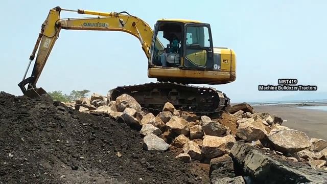 The 1700 kg boulder was conquered by the KOMATSU Excavator @MegaMachinesChannel смотреть онлайн