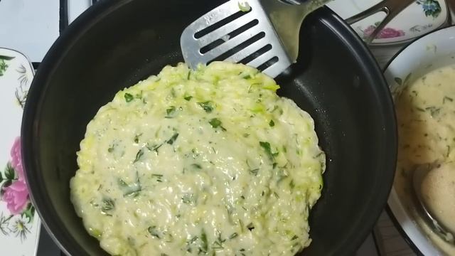 Просто натрите 1 кабачок и картошку ! Такую вкуснятину я ещё не готовила. #рецепты #блины смотреть онлайн