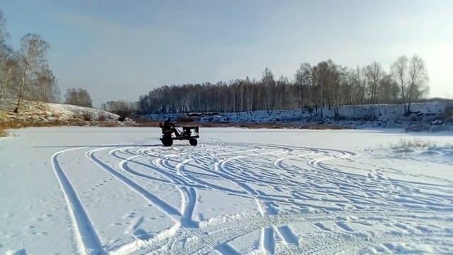 мини трактор на льду смотреть онлайн