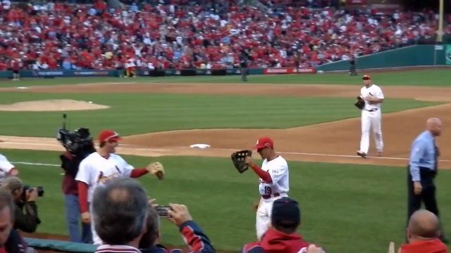 The crowd and players react to Jon Jay's spectacular catch NLDS Game 2 смотреть онлайн