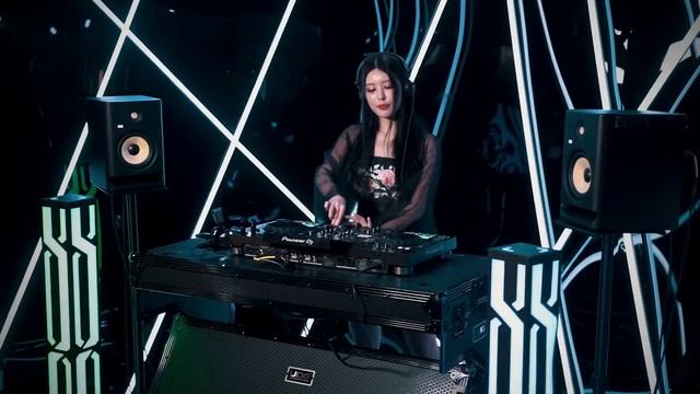 YOUNA - Melodic Techno Progressive House DJ Mix 02 Korea, Seoul смотреть онлайн