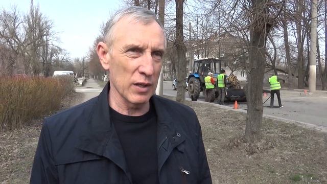 Стаханов. Жевлаков. Глава Администрации города ознакомился с ходом ремонта дорожного покрытия смотреть онлайн