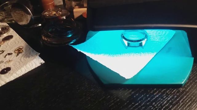 Ремонт часов - " Клеим стекло УФ клеем ". смотреть онлайн