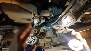 Замена сальника привода корбки передач ( сальник шруса сузуки с Икс 4 )) на SUZUKI SX 4.