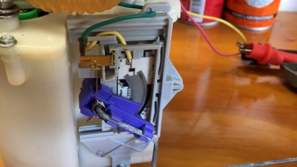 Ford Quick Tips #77: DTC P0460 P0463 Erratic Fuel Gauge Quick Fix!