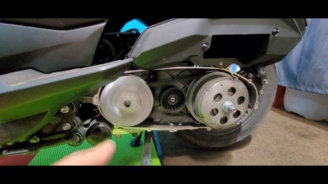 Обзор и обслуживание вариатора максискутера Voge Sr 4 max смотреть онлайн