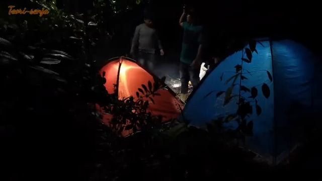 Camping horor - ada hantu purba lari nya sangat cepat takut keluar keringat смотреть онлайн