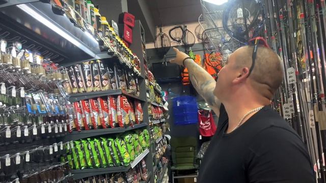 Я ВЕРИЛ В НЕГО И ВСЁ ПОЛУЧИЛОСЬ! || ДРУЖИЩЕ ОТКРЫЛ РЫБОЛОВНЫЙ МАГАЗИН смотреть онлайн