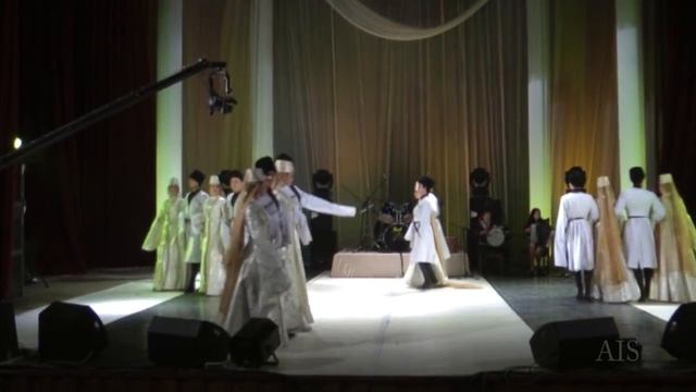 Артур Халатов в концертной программе ПОЕТ ГИТАРА т Фрагмент 1.mp4 смотреть онлайн