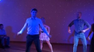 Танец под Dancing Queen