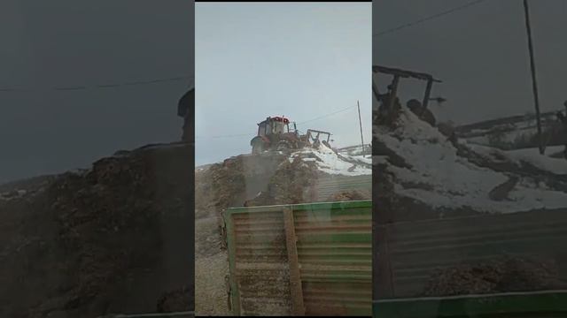 не смотря на холод работают настоящие мужики 💪 смотреть онлайн