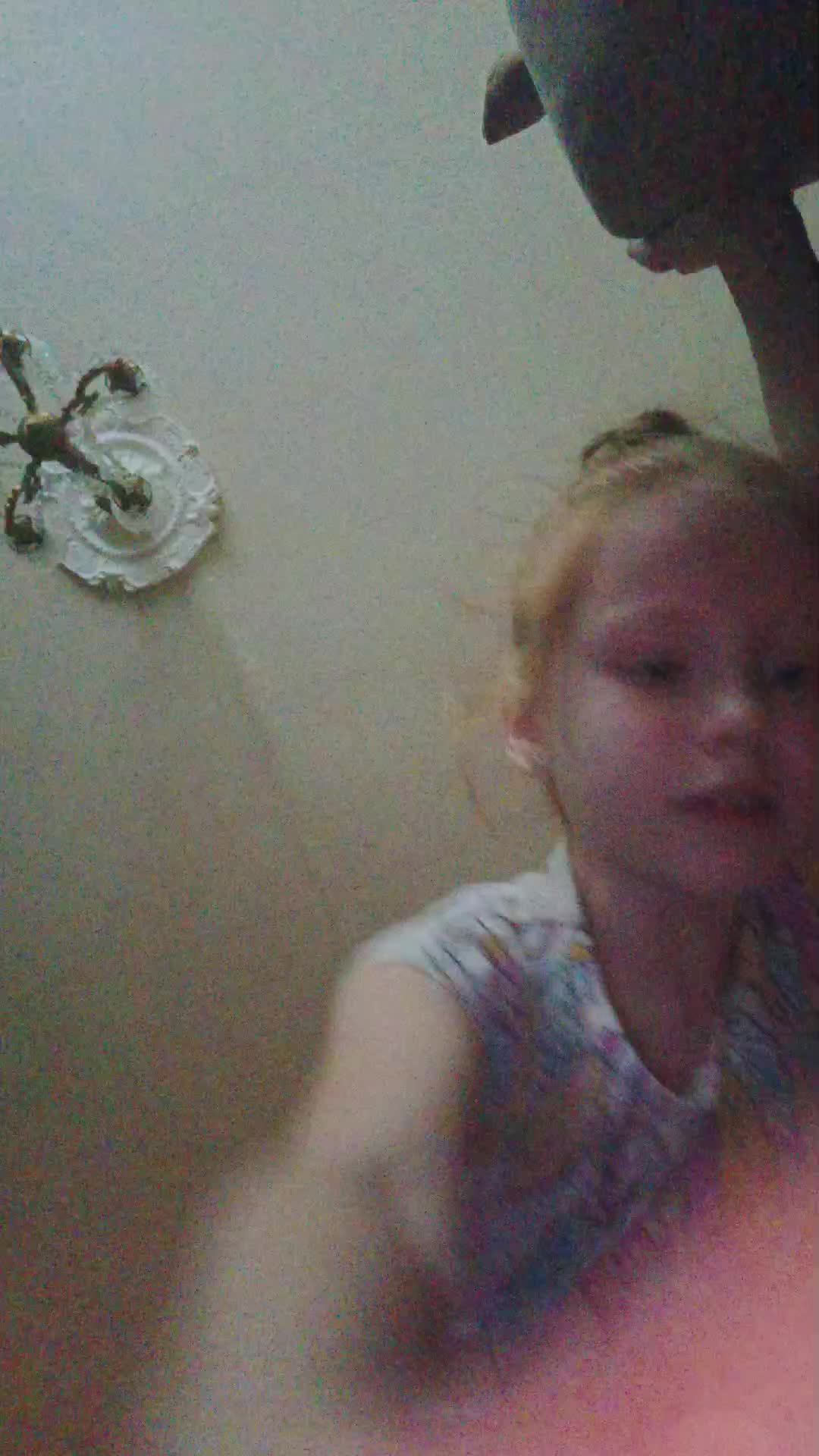 Что делают дома смотреть онлайн